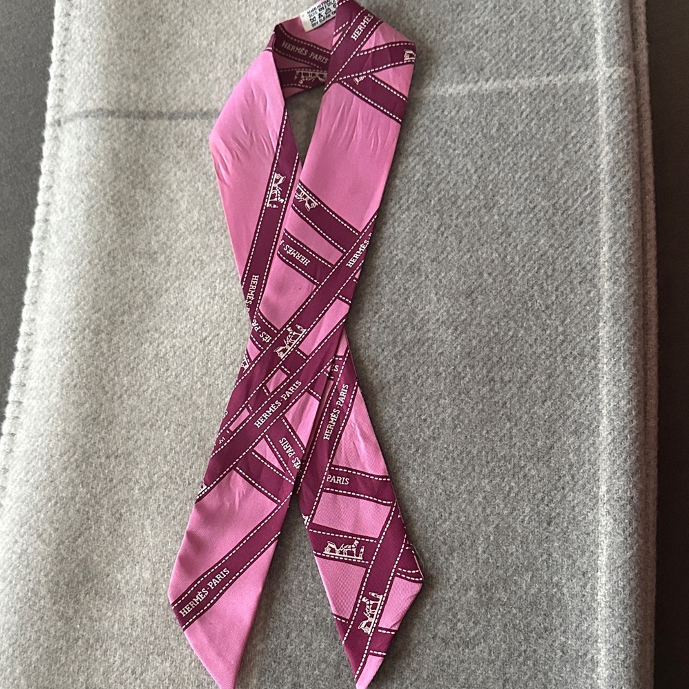 Vintage Hermes Bolduc Silk Twilly Scarf in Pink